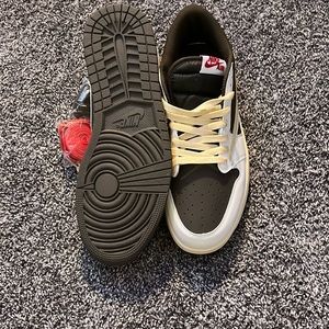 Jordan 1 low Travis scott